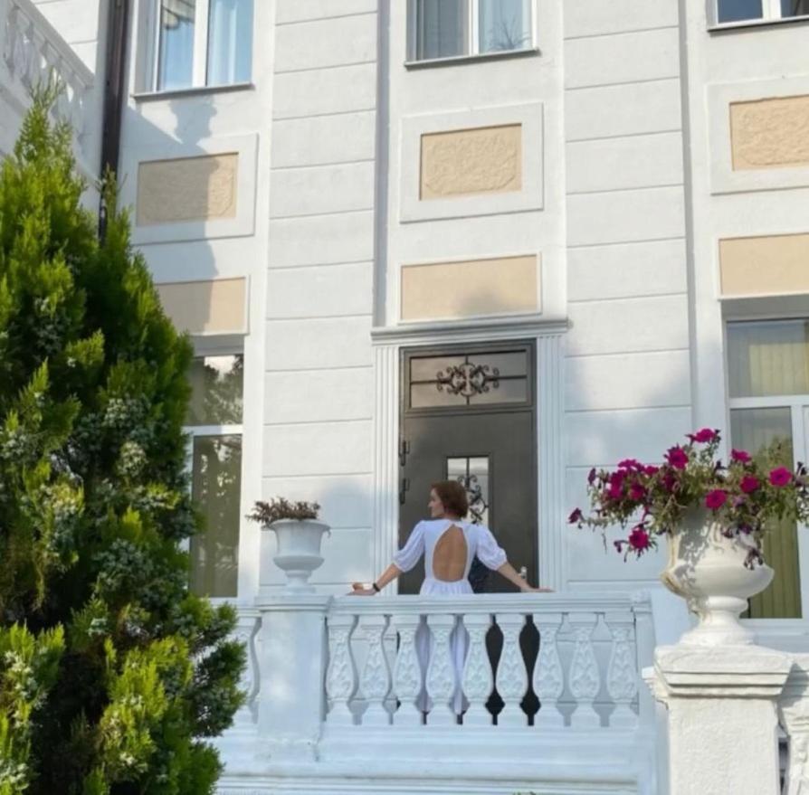 Бутик-Отель Белый Дом Балерины Soechoemi Buitenkant foto